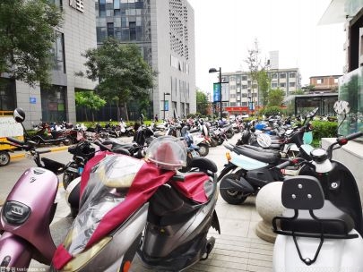 深圳机动车保有量十年增长到376万辆 增长幅度达67.8%