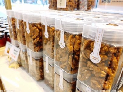 油脂多容易氧化变质 松子存放的时间太长请勿食用